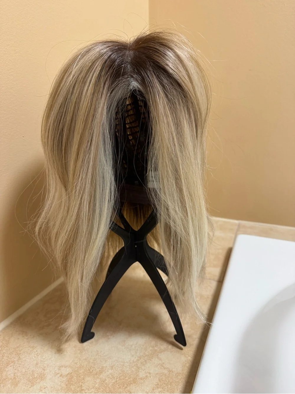 Blonde Women’s Synthetic Wig - Natural Blonde Tone